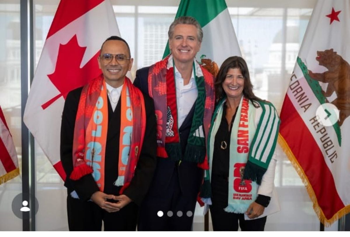 Gobernador de California celebra con México y Canadá el arranque del Mundial 2026; intercambian bufandas de sus selecciones